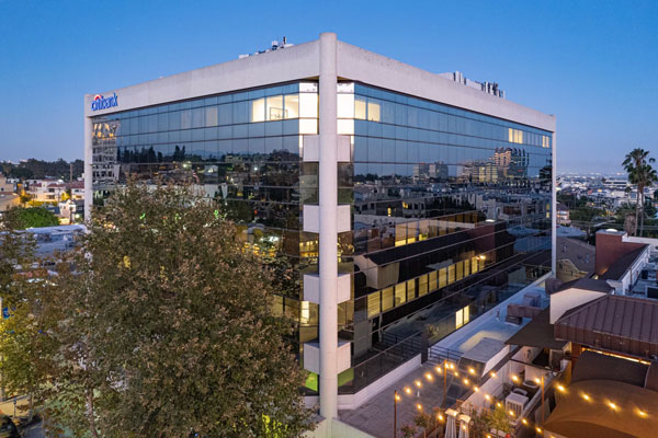 11726 San Vicente Boulevard, Brentwood